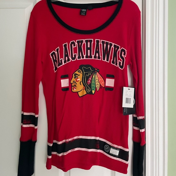 NHL Tops - Women’s Blackhawks waffle knit long sleeve shirt size M